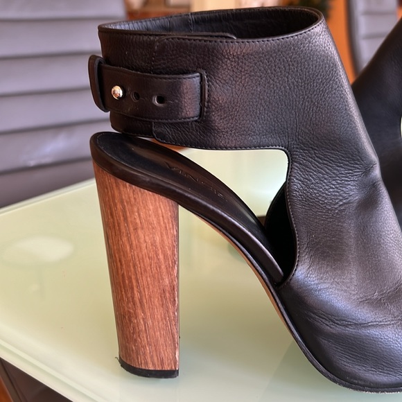 Black Vince Addie Sandals - Picture 2 of 7